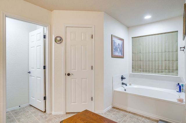 725 Snapper Drive, Burleson, TX 76028