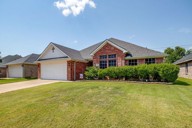 725 Snapper Drive, Burleson, TX 76028