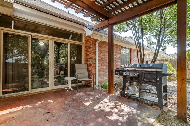 725 Snapper Drive, Burleson, TX 76028