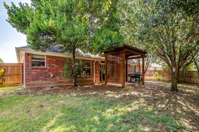 725 Snapper Drive, Burleson, TX 76028