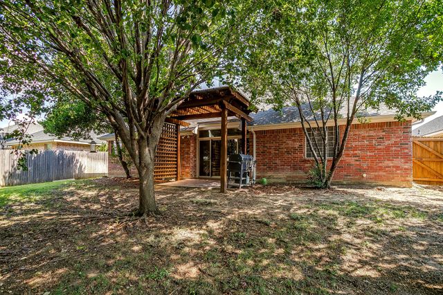 725 Snapper Drive, Burleson, TX 76028