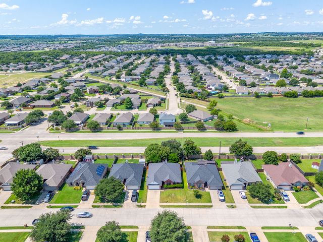 725 Snapper Drive, Burleson, TX 76028