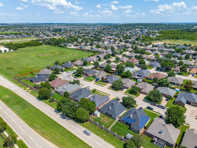 725 Snapper Drive, Burleson, TX 76028