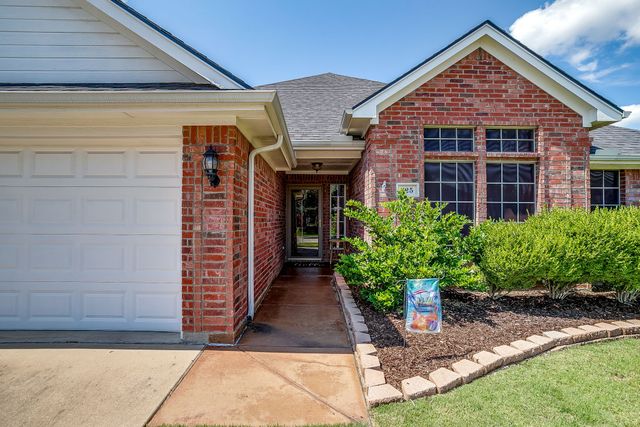 725 Snapper Drive, Burleson, TX 76028