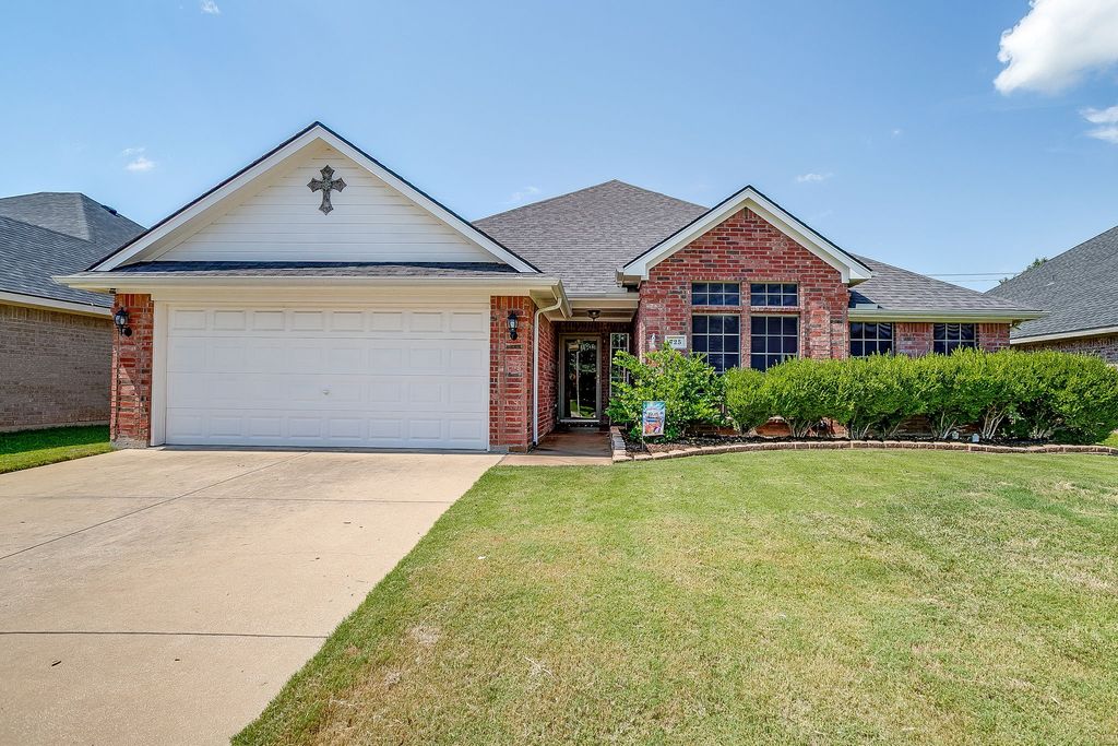 725 Snapper Drive, Burleson, TX 76028
