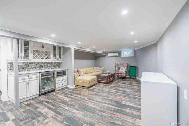2 Ike Place, Woodmere, NY 11598
