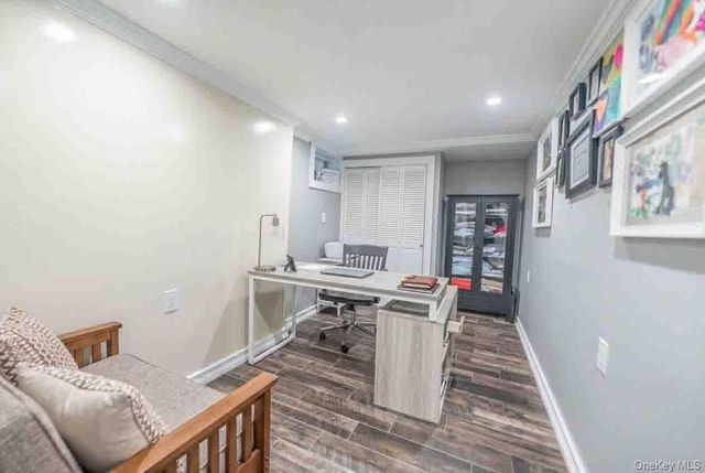 2 Ike Place, Woodmere, NY 11598