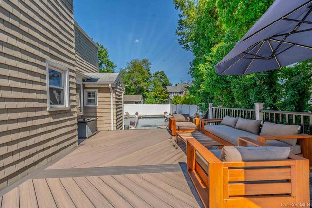 2 Ike Place, Woodmere, NY 11598