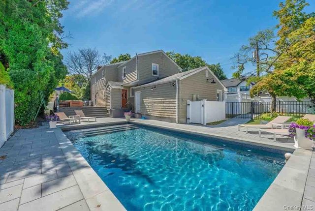 2 Ike Place, Woodmere, NY 11598