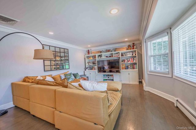 2 Ike Place, Woodmere, NY 11598