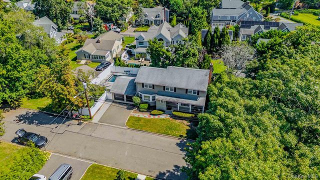 2 Ike Place, Woodmere, NY 11598