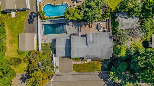 2 Ike Place, Woodmere, NY 11598