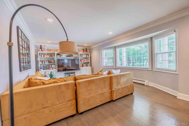 2 Ike Place, Woodmere, NY 11598