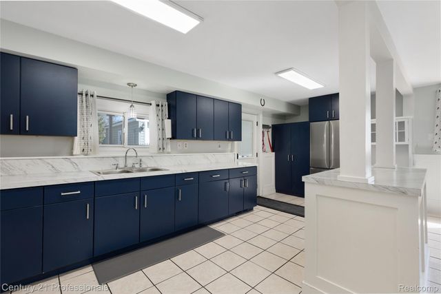 5404 Drayton Road, Independence Charter Township, MI 48346