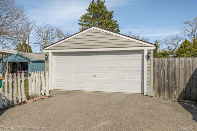 5404 Drayton Road, Independence Charter Township, MI 48346