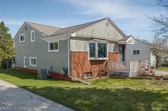 5404 Drayton Road, Independence Charter Township, MI 48346