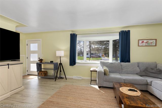 5404 Drayton Road, Independence Charter Township, MI 48346