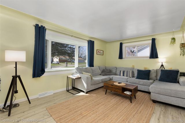 5404 Drayton Road, Independence Charter Township, MI 48346