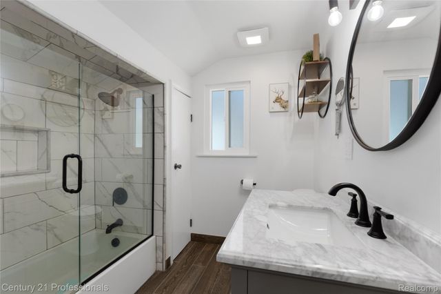 5404 Drayton Road, Independence Charter Township, MI 48346