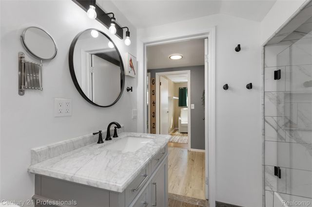 5404 Drayton Road, Independence Charter Township, MI 48346