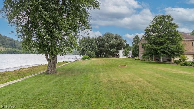390 Powell Riverfront Road, St Marys, WV 26170