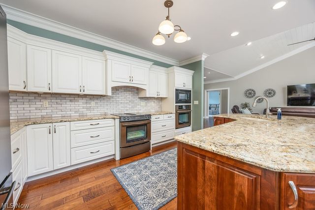 390 Powell Riverfront Road, St Marys, WV 26170