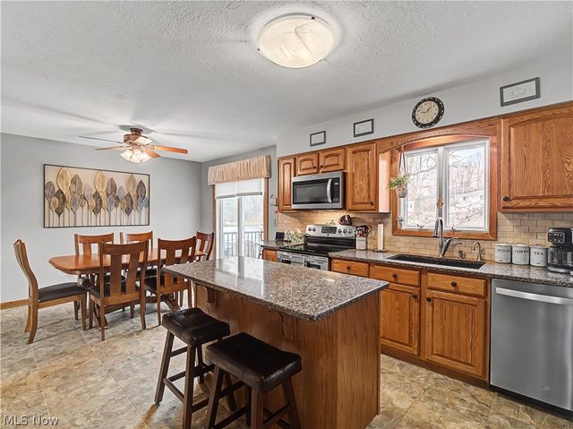 7706 E Linden Lane, Parma, OH 44130