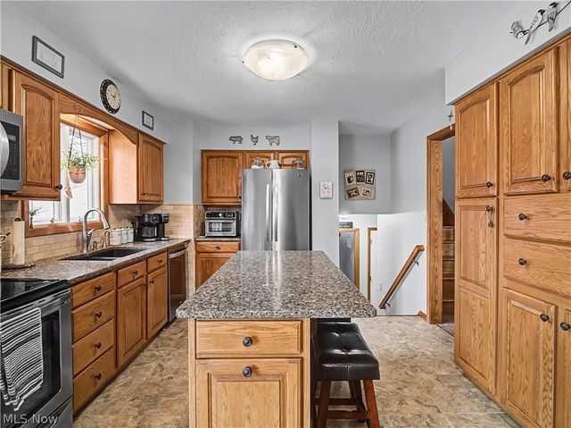 7706 E Linden Lane, Parma, OH 44130