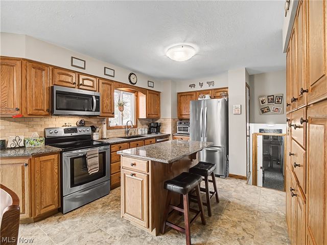 7706 E Linden Lane, Parma, OH 44130