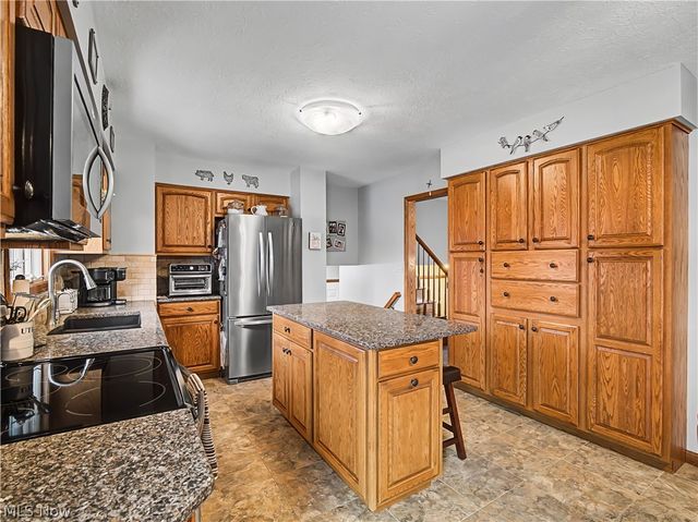 7706 E Linden Lane, Parma, OH 44130