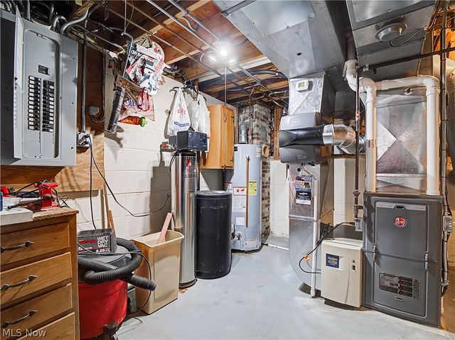 7706 E Linden Lane, Parma, OH 44130