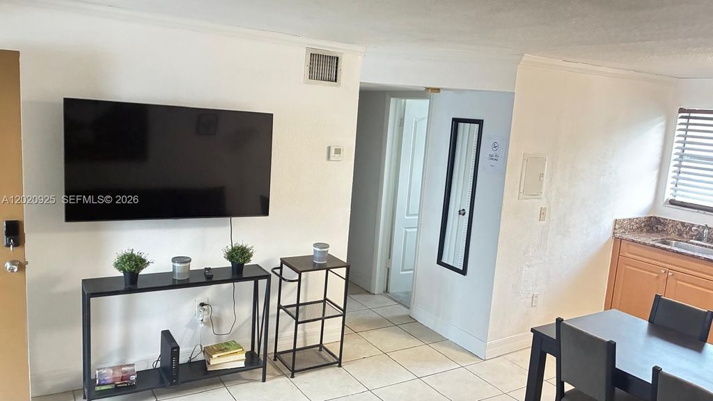 427 SW 6th St 5, Miami, FL 33130