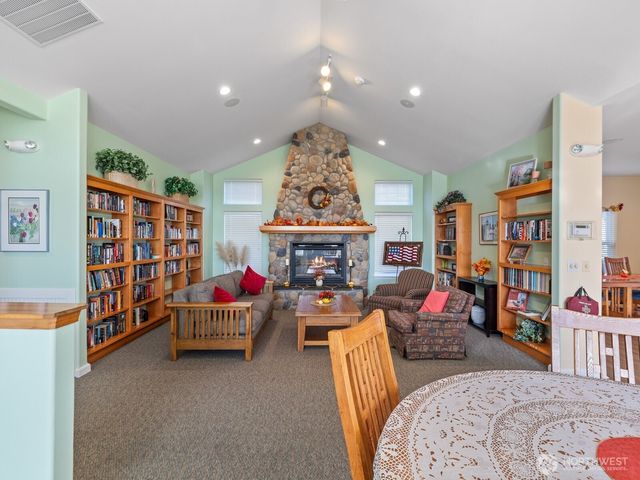 179 NW 12th Court, Oak Harbor, WA 98277