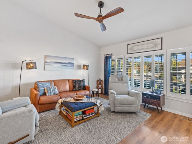 179 NW 12th Court, Oak Harbor, WA 98277