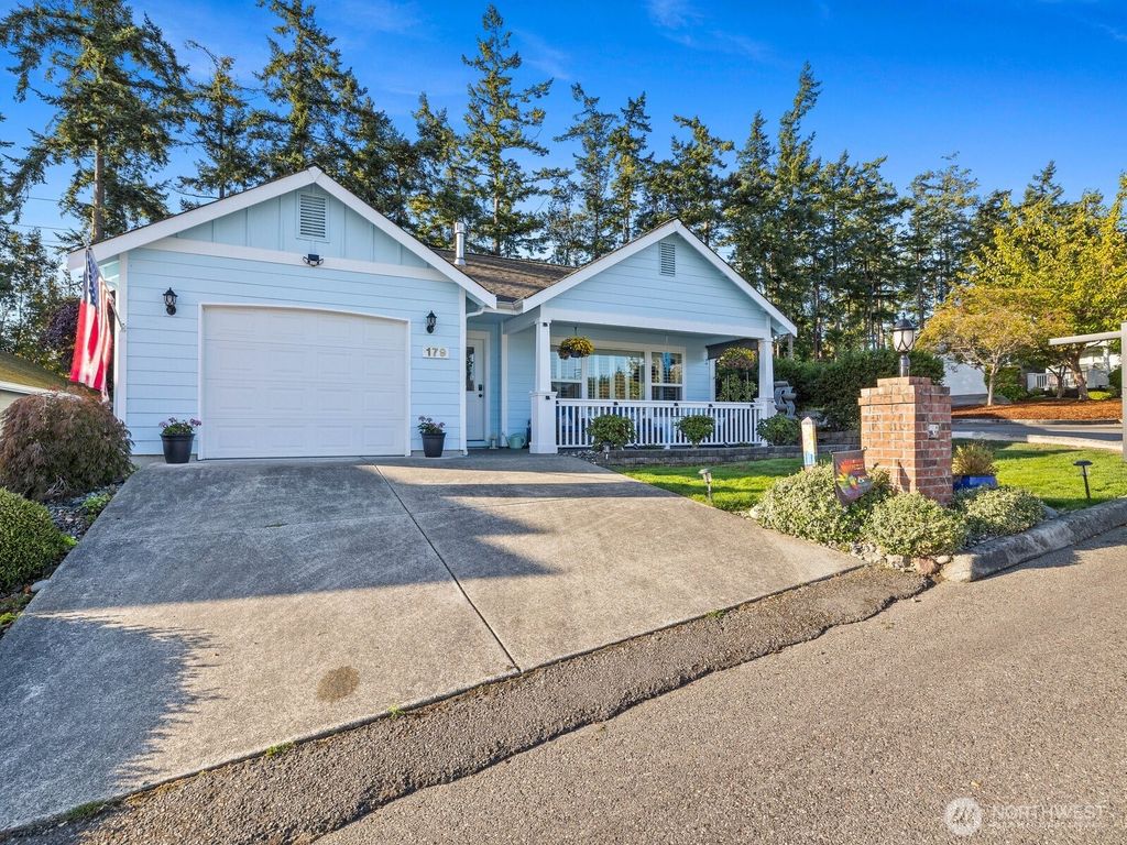 179 NW 12th Court, Oak Harbor, WA 98277
