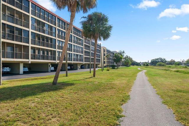 9510 HARBOR GREENS WAY 208, Seminole, FL 33776