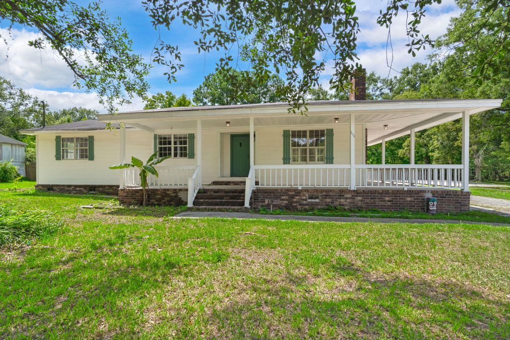 101 Lake Drive, Summerville, SC 29483