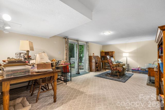 267 25th Avenue NW, Hickory, NC 28601