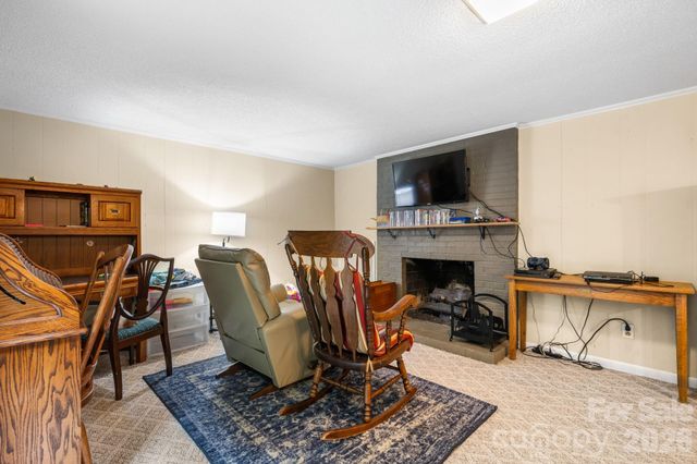 267 25th Avenue NW, Hickory, NC 28601