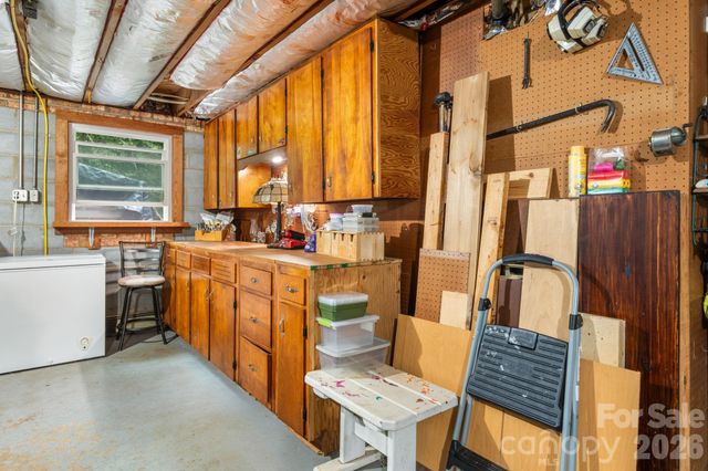 267 25th Avenue NW, Hickory, NC 28601