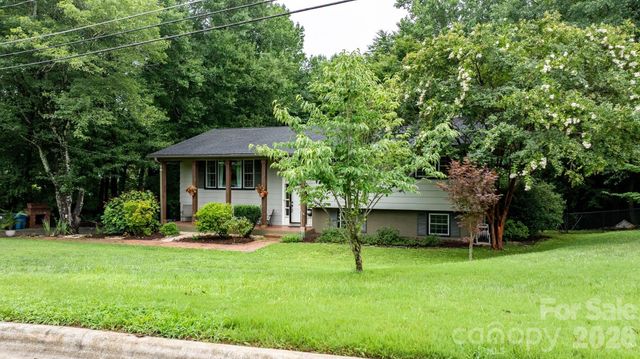 267 25th Avenue NW, Hickory, NC 28601