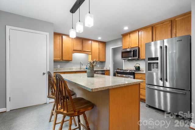 267 25th Avenue NW, Hickory, NC 28601