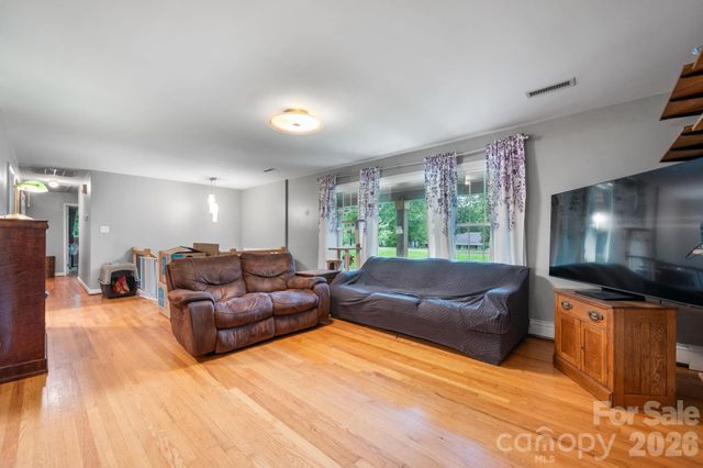 267 25th Avenue NW, Hickory, NC 28601