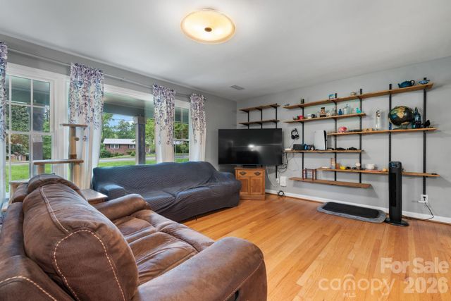 267 25th Avenue NW, Hickory, NC 28601