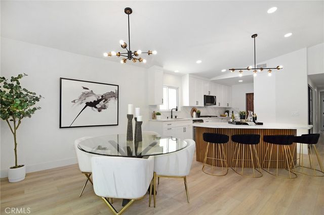 22284 Avenue San Luis, Woodland Hills, CA 91364