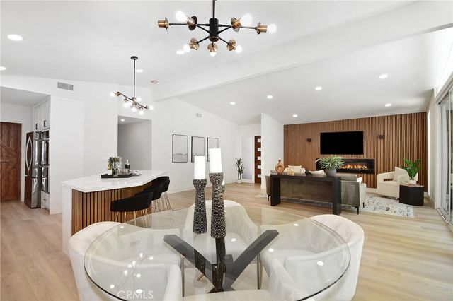 22284 Avenue San Luis, Woodland Hills, CA 91364