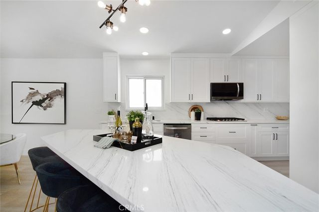 22284 Avenue San Luis, Woodland Hills, CA 91364