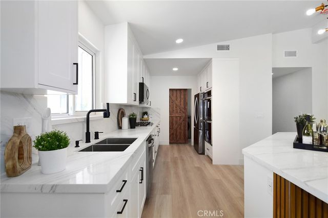 22284 Avenue San Luis, Woodland Hills, CA 91364