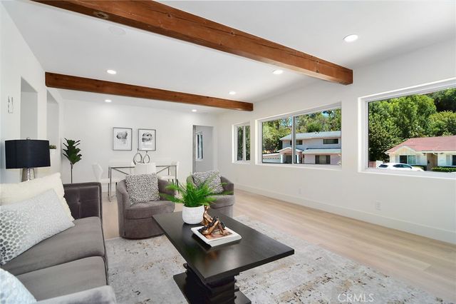 22284 Avenue San Luis, Woodland Hills, CA 91364