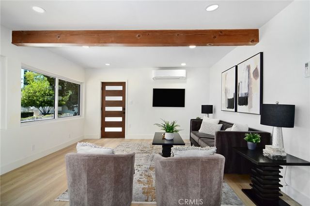 22284 Avenue San Luis, Woodland Hills, CA 91364